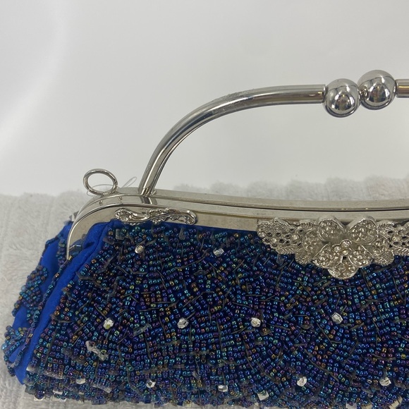 Shades of blue silvertone detail beaded sparkle evening bag crossbody chain - Picture 3 of 16
